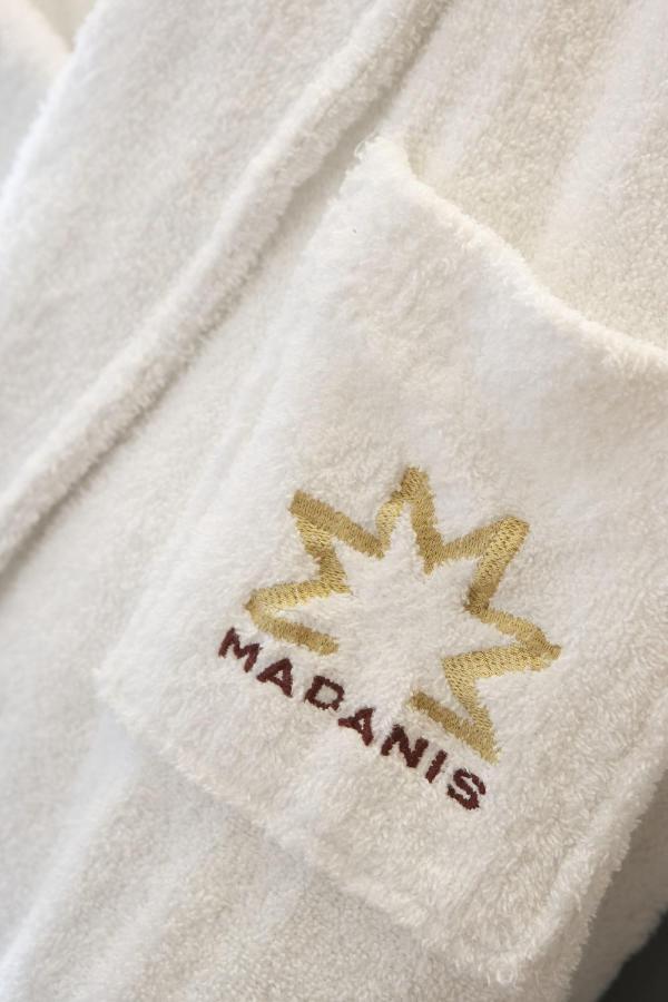 Hotel Madanis Оспиталет де Лобрегат Екстериор снимка
